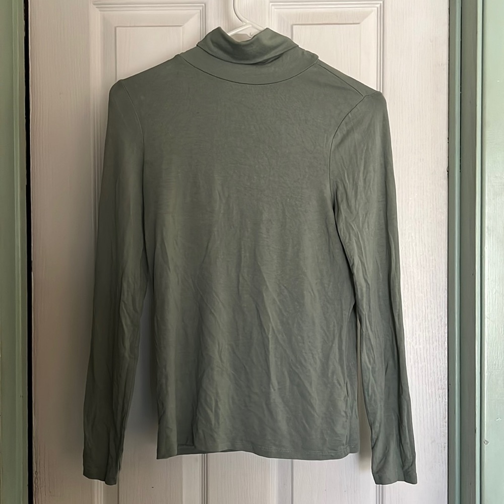 Women’s Mint Turtleneck